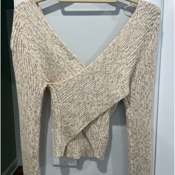 cozy cross cross sweater - Picture 2 of 2